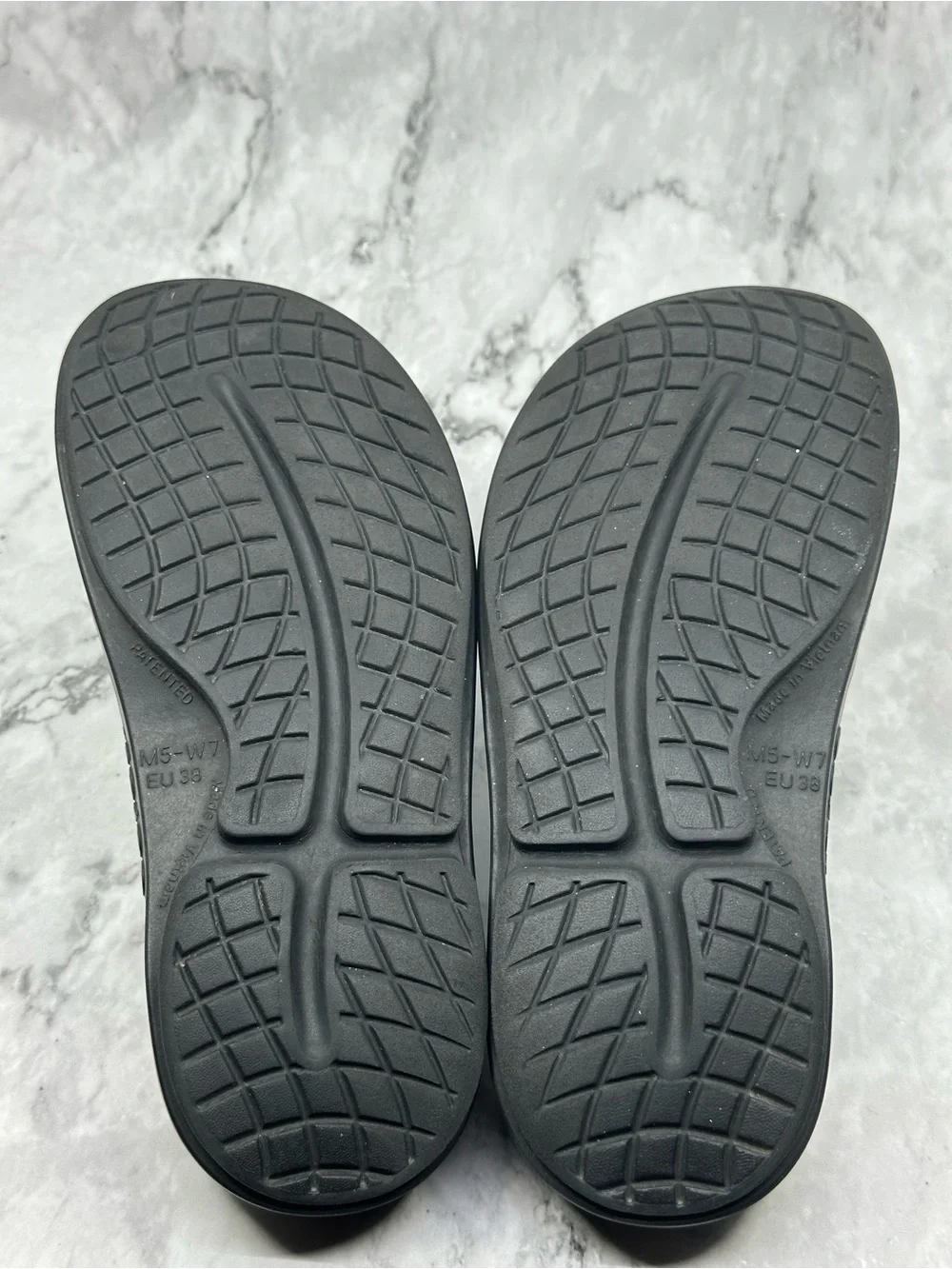 OOFOS OOcloog Black Recovery Clogs Slip On Mule Shoes Unisex